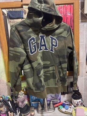 Gap sweatshirt